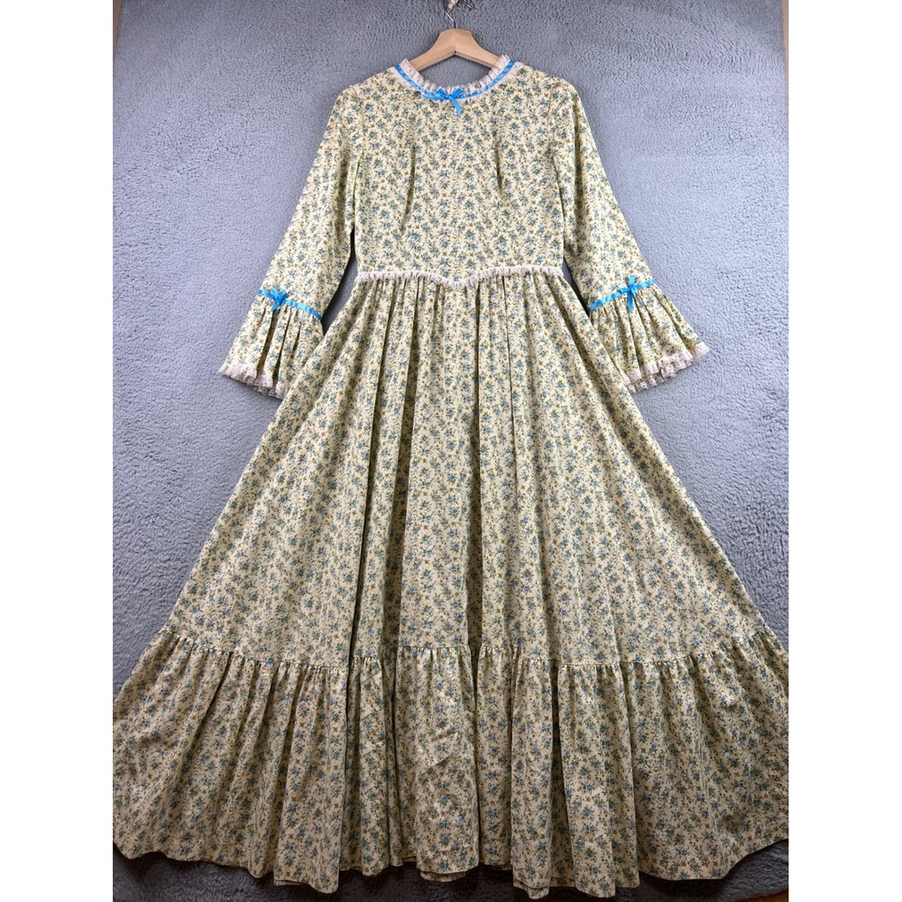 Vintage 70s unbranded Prairie Maxi Dress Blue Floral Lace Trim Cottagecore Cream